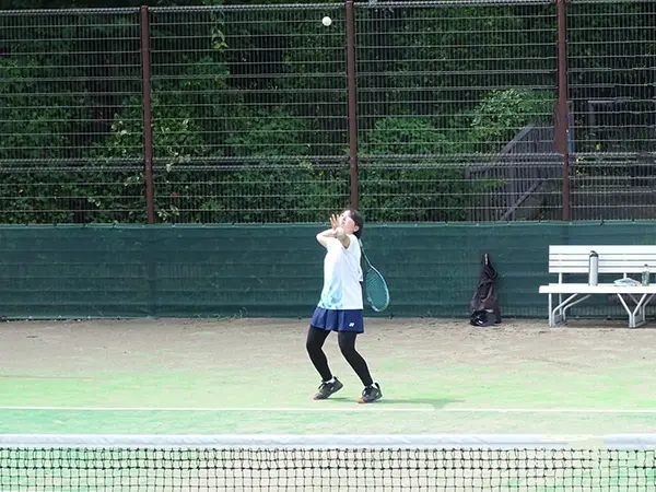 「テニスの大会」（テーマ：元気に運動）